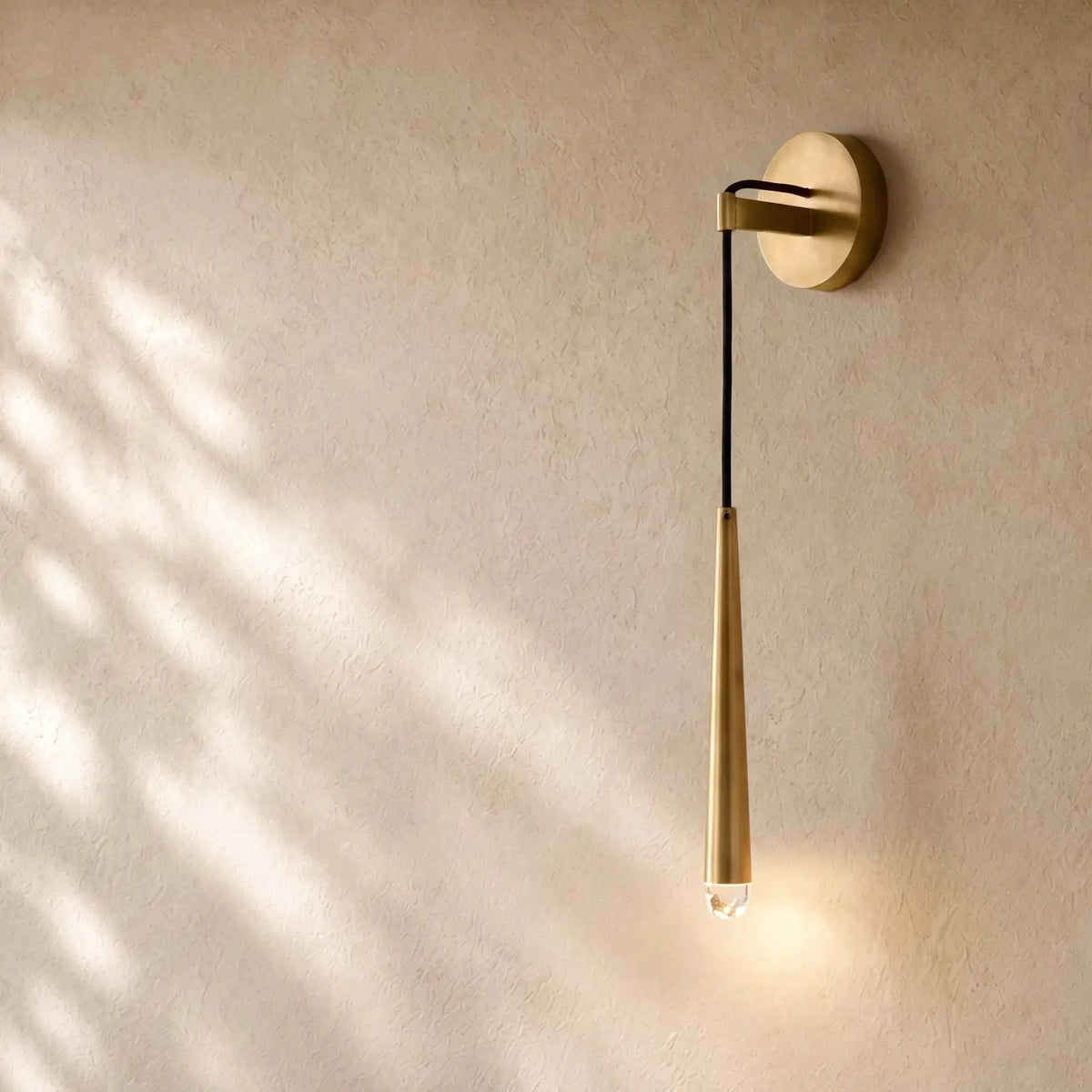 Aqaitaiva Sconce - Brass / 22“