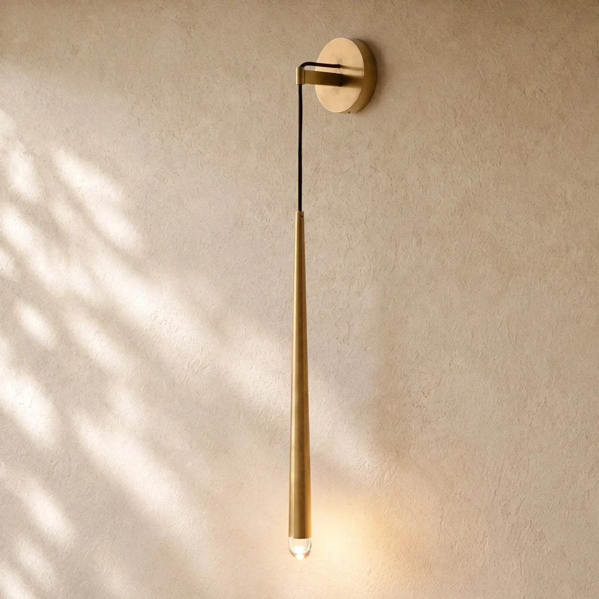 Aqaitaiva Sconce - Brass / 38“
