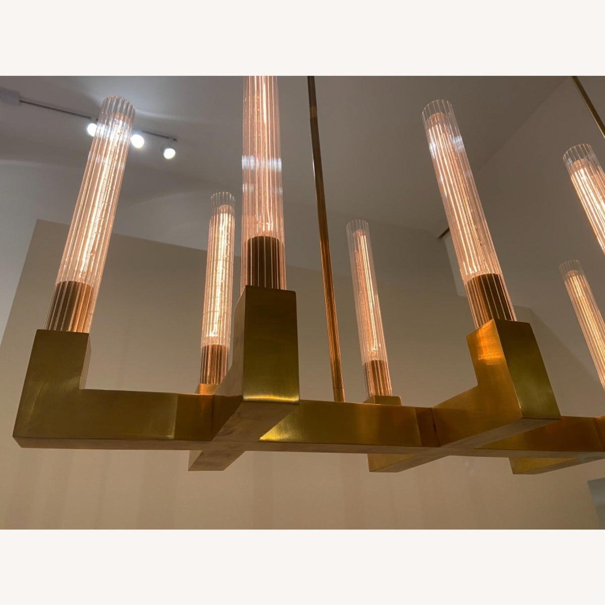 Bannele Linear Chandelier - lampmodern