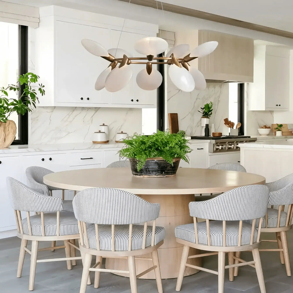 Lyla Halo Chandelier - lampmodern