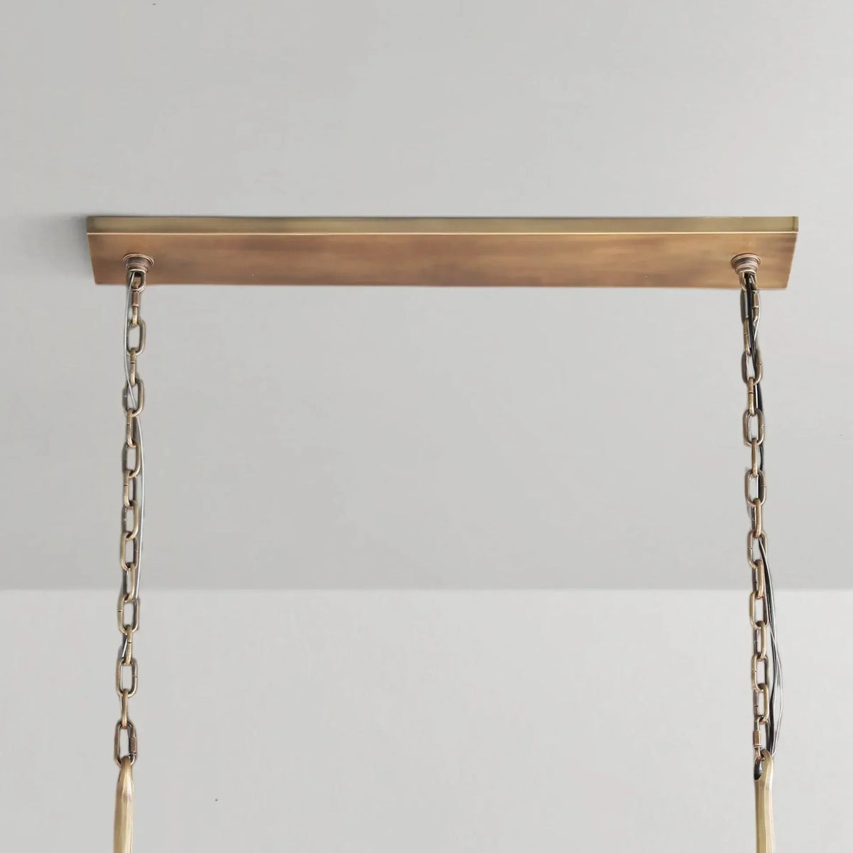 Thadria Linear Chandelier - lampmodern